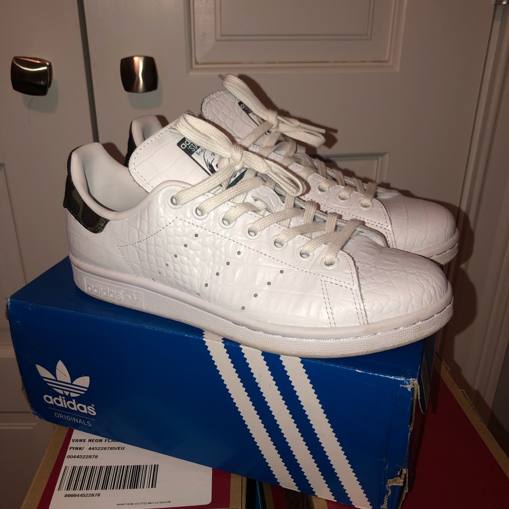 STAN SMITH